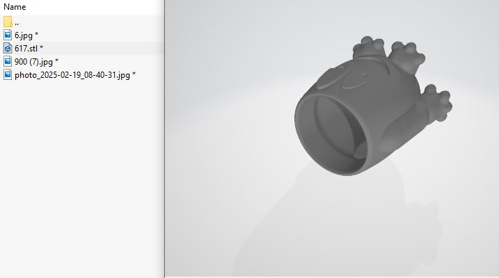 فایل stl آماده چاپ استند بطری شخصیت کارتونی